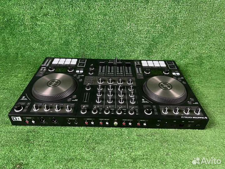 DJ-контроллер NI Traktor Kontrol S4 MK3
