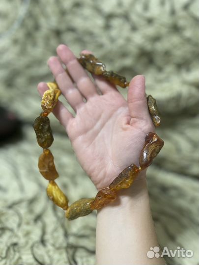 Янтарные бусы