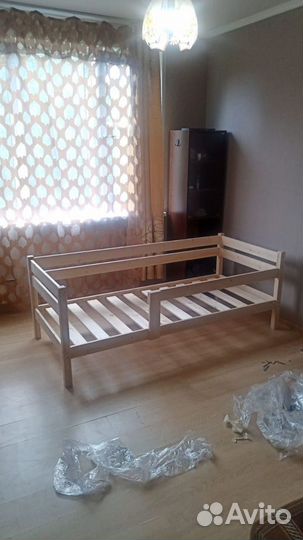 Кровать с бортиком для детей