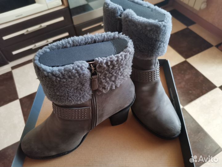 Продаю зимние полусапожки ecco