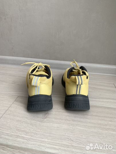 Кроссовки женские 39-40