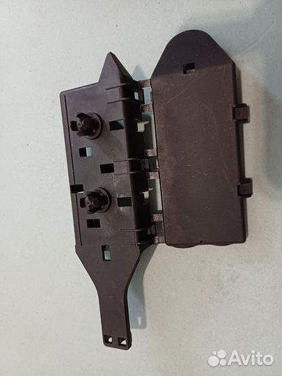 Кронштейн BMW E38. 61108365529