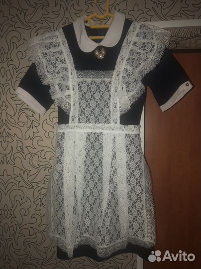 Школьный фартук с платьем на последний звонок