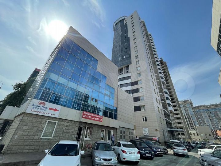 Торговое помещение в Бизнес центре, 180.5 м²