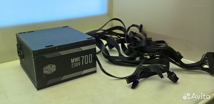 Блок питания cooler master MPE-7001-acabw (700 Вт)
