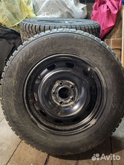 Nokian Tyres Hakkapeliitta 9 SUV 215/65 R16