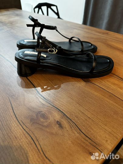 Босоножки 39