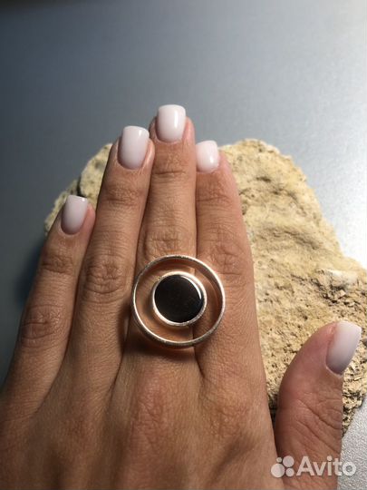 Кольцо с янтарем