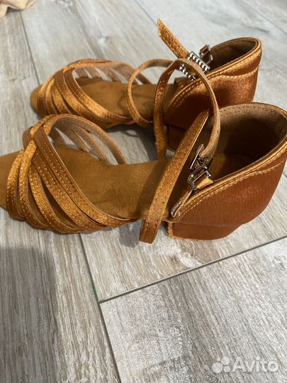 Туфли деткие для танцев