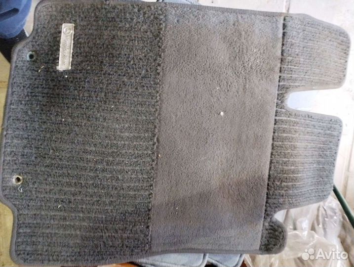 Продам коврики на mercedes-benz б/у