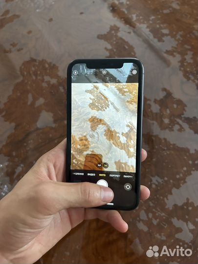 Телефон iPhone 11