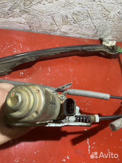 Стеклоподъемник передний правый Ford Focus 1