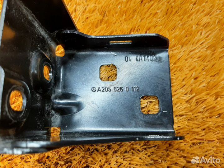 Крепление радиатора левое Mercedes-Benz C-Class