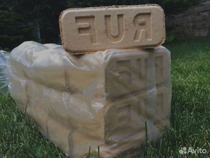 Сухие дрова из разных сортов древесины