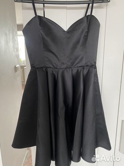 Платья вечерние