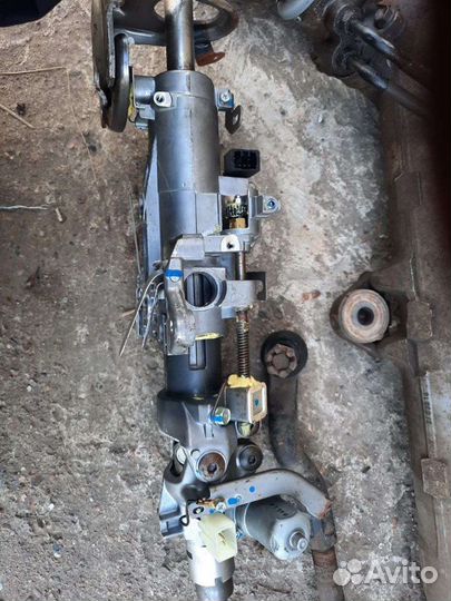 Рулевая рейка и колонка на Toyota Land Cruiser 200