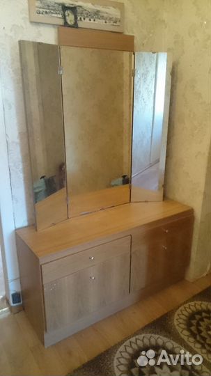 Спальный гарнитур