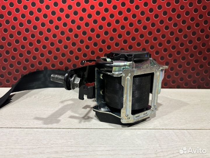 Ремень безопасности задний Ford Kuga 1.5 бензин