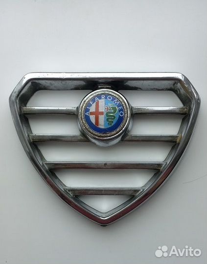 Решетка радиатора alfa romeo giulietta 1985