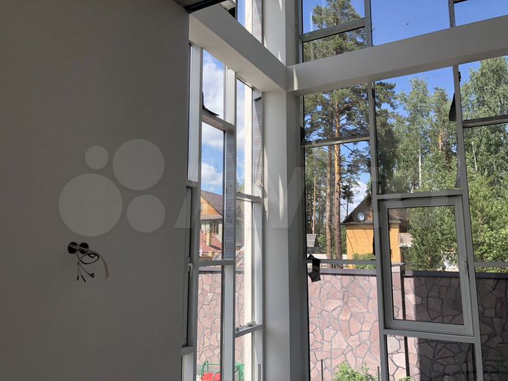 Дом 453,2 м² на участке 9,5 сот.