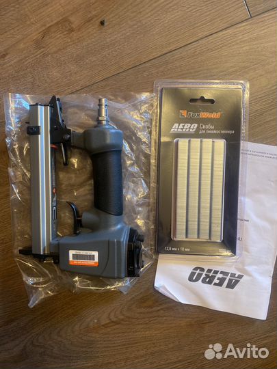 Пневмостеплер со скобами