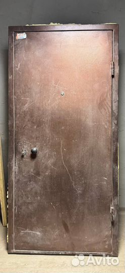 Входная металлическая дверь