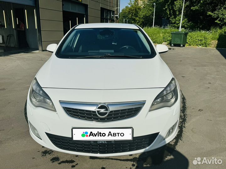 Opel Astra 1.6 AT, 2011, 147 000 км