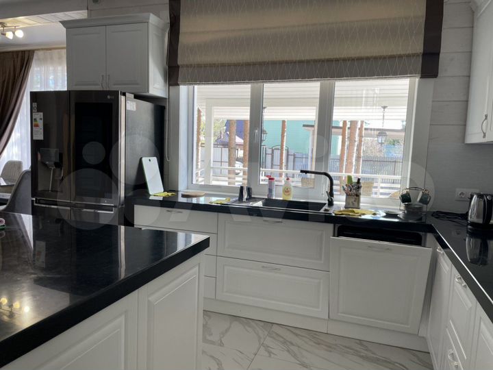 Коттедж 206 м² на участке 8 сот.