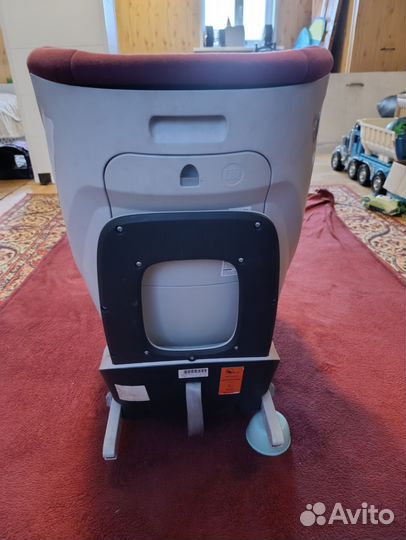 Автомобильное кресло