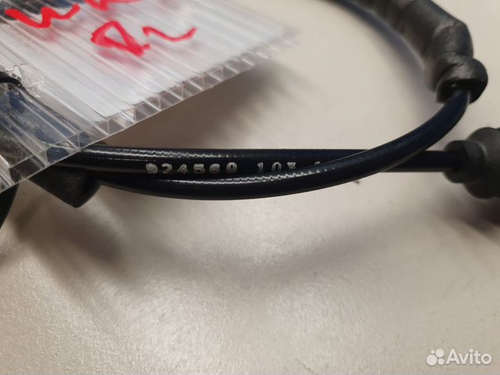 Трос открывания передней двери Jeep Grand Cherokee WK2 2010