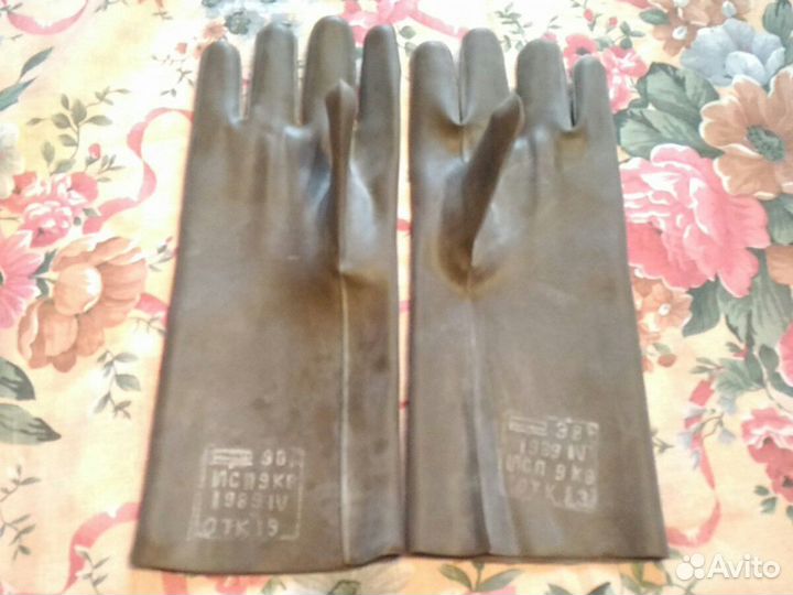 Резиновые перчатки