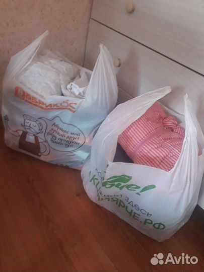 2 пакета детских вещей
