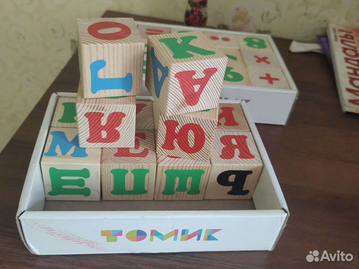 Кубики с буквами и цифрами