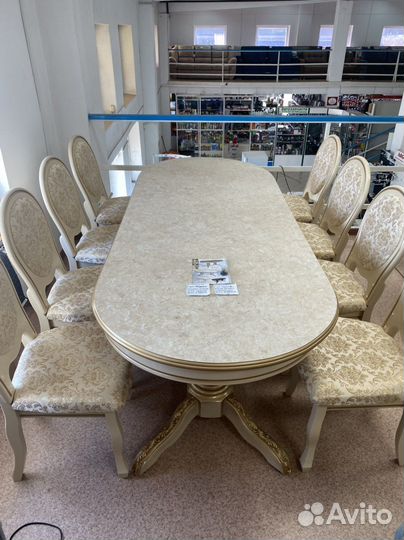 Столы и стулья