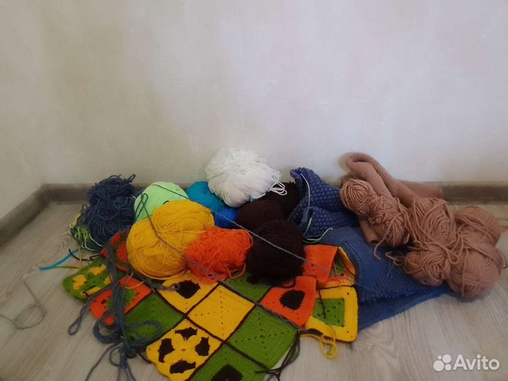 Большой пакет хорошей пряжи и спиц