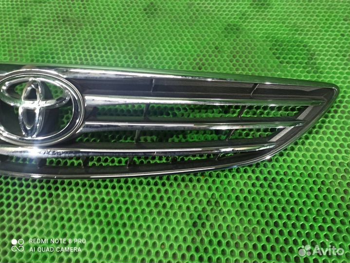 Решетка радиатора Toyota Camry