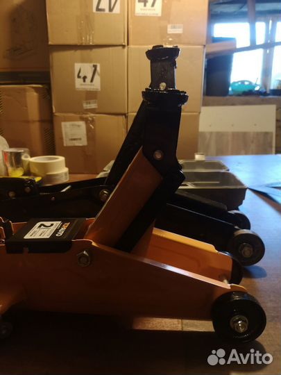 Домкрат гидравлический подкатной 2 т