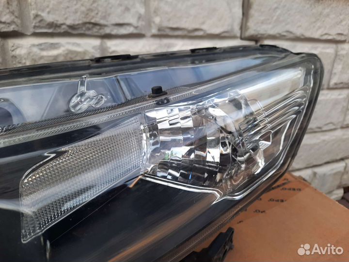 Передние фары Honda Accord 8 2011