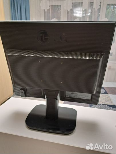 Продаю б/у монитор LG