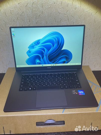 Новый Honor R5 16 + 512 MagicBook 15