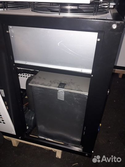 Чиллер для охлаждения воды в оборудовании