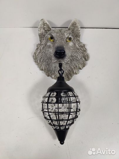 Настенный светильник из смолы с изображением Волка