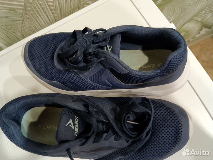 Кроссовки женские