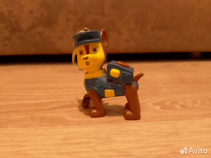 Брелок Гонщик с фонариком и голосом