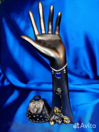 Рука подставка держатель для колец из нулевых