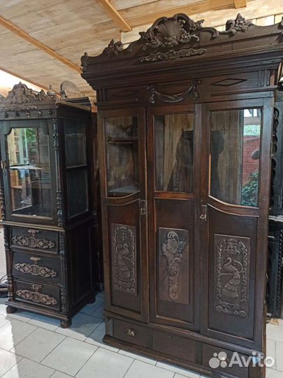 Шкаф книжный старинный антикварный