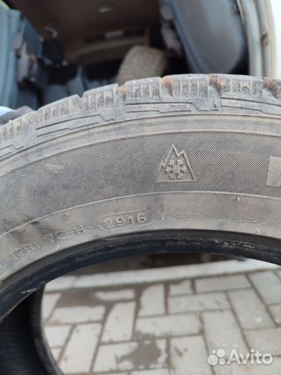 Dunlop SP Winter Ice 02 215/55 R16