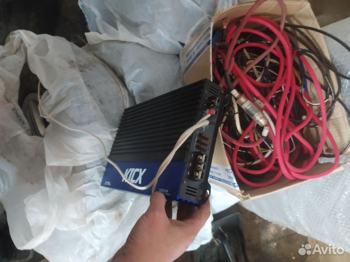 Сабвуфер и усилитель в машину