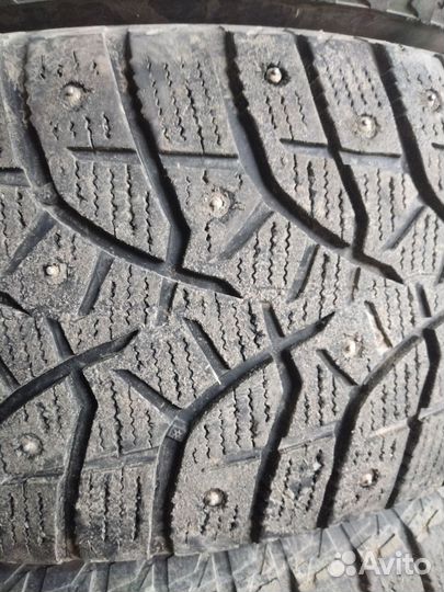 Bridgestone Blizzak Spike-02 SUV 265/65 R17