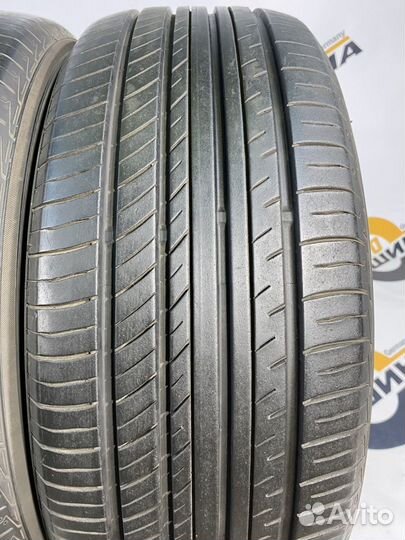 Yokohama Advan dB V552 225/55 R17